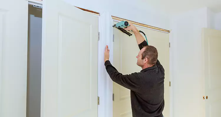 Top Rated Door Fixing ServiceFixing Garage Door Track in Deerfield Beach, FL